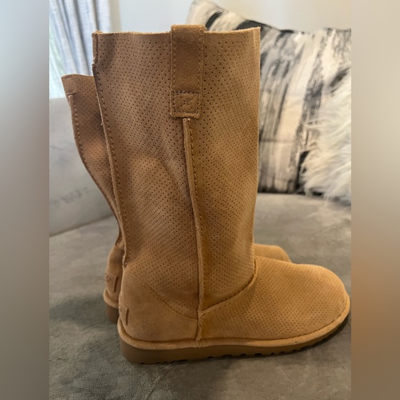 New UGG Unlined Perf Suede Leather Boots 1016853 Chestnut Brown Women Size 10 - Picture 3 of 5